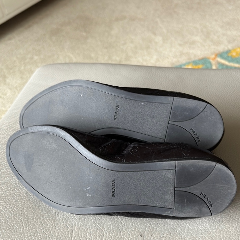 Prada Black Leather Ballet Flats. Hardly worn!  Beautiful condition. - Picture 4 of 5